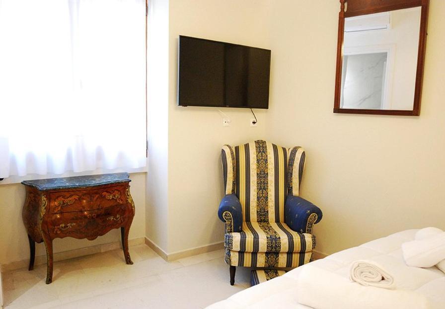Center Boutique 3 Bedroom Penelope Apartment